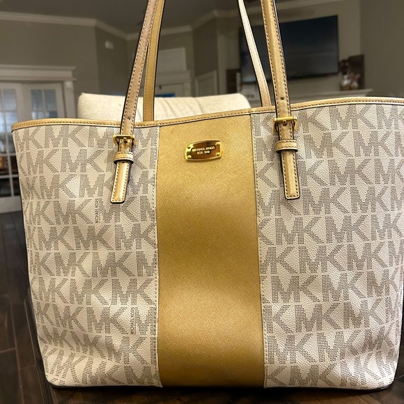 Large Michael Kors Tote (kept in a bag, used a couple of times) - Picture 1 of 8
